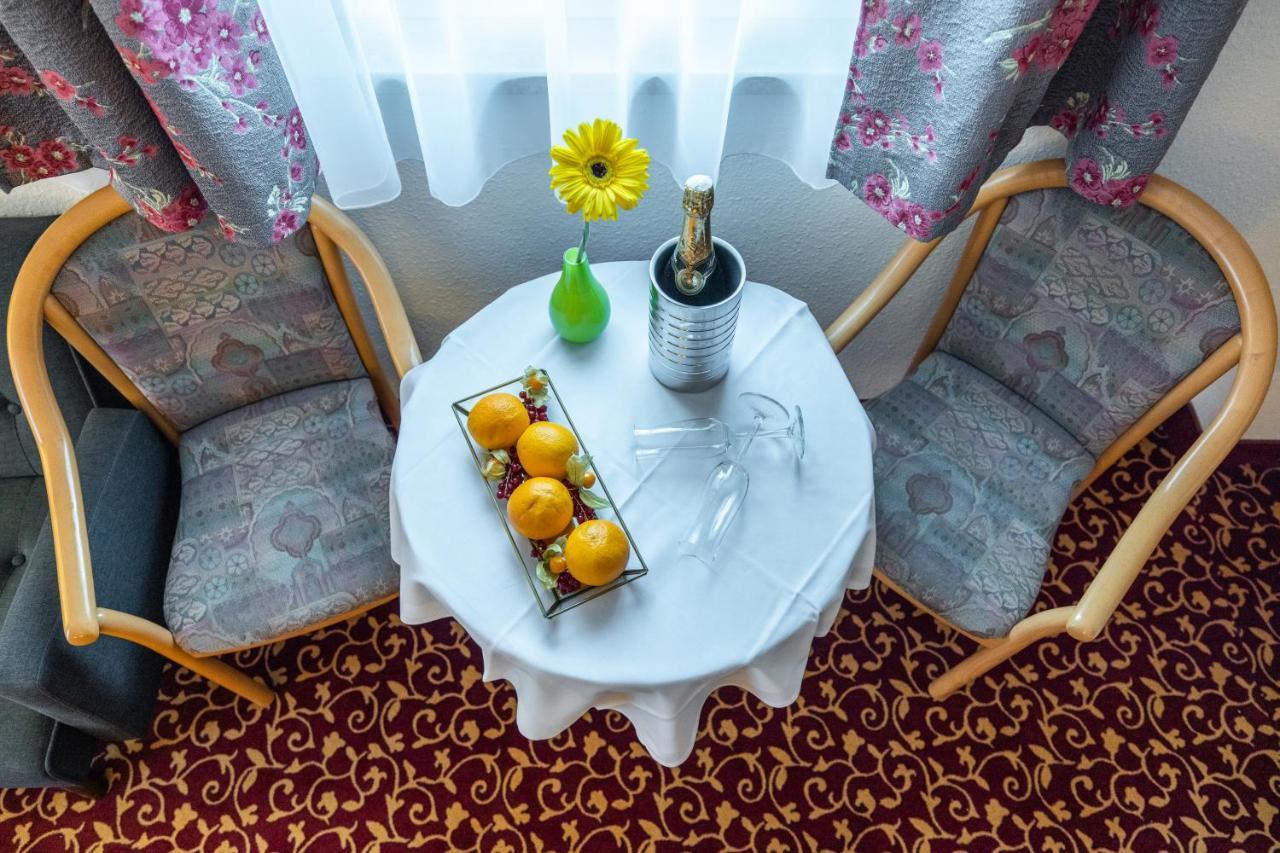 Pension & Cafe Abendroete クアオルト・オイビン エクステリア 写真